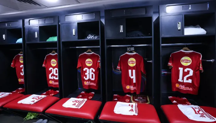 غضب وانفعال داخل غرفة ملابس الأهلي.. ماذا حدث بعد مباراة سيراميكا؟