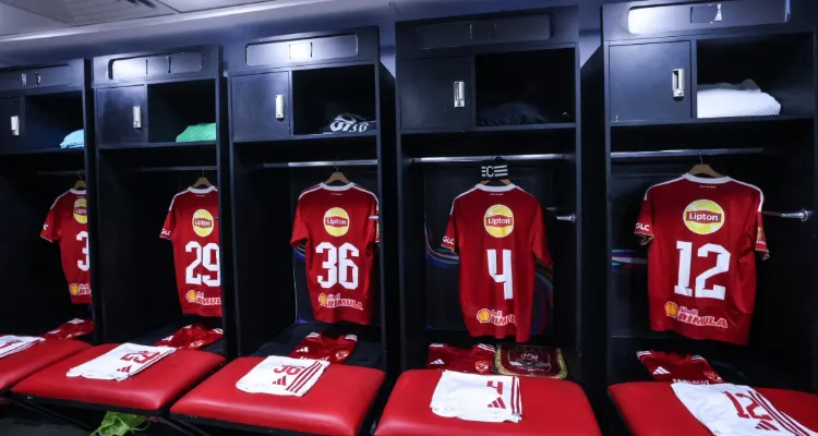 غضب وانفعال داخل غرفة ملابس الأهلي.. ماذا حدث بعد مباراة سيراميكا؟