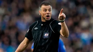 خبير تحكيمي إنجليزي يقلب الطاولة على رويز في أزمة ركلة الأهلي