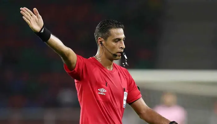 سر تراجع لجنة الحكام عن إسناد مباراة الأهلي وسيراميكا إلى أمين عمر