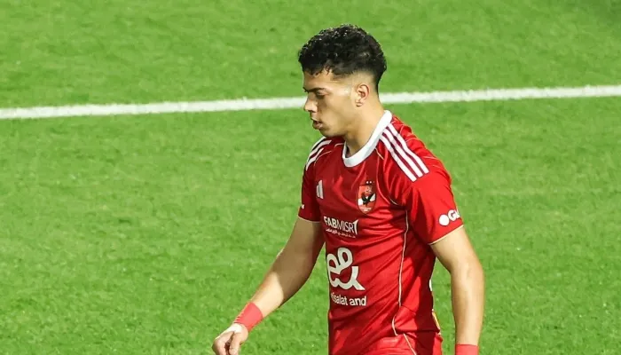 فيديو.. والد إمام عاشور يُعلن موقفه من الرحيل عن الأهلي في الصيف