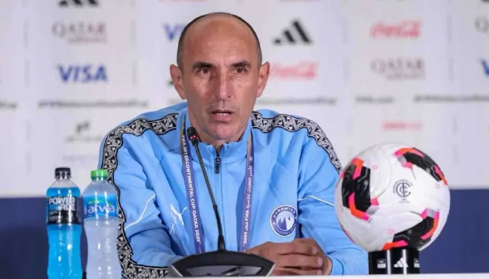 موقف الأهلي من كرونسلاف يوريتيتش مدرب بيراميدز السابق