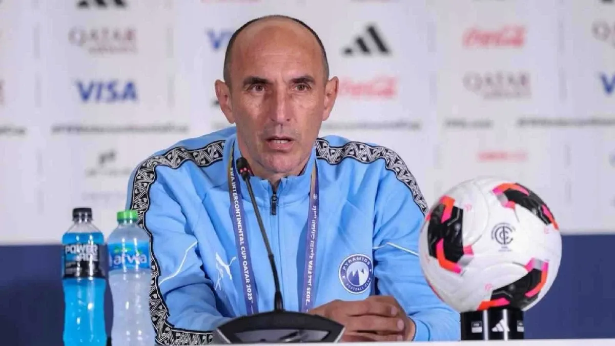 موقف الأهلي من كرونسلاف يوريتيتش مدرب بيراميدز السابق