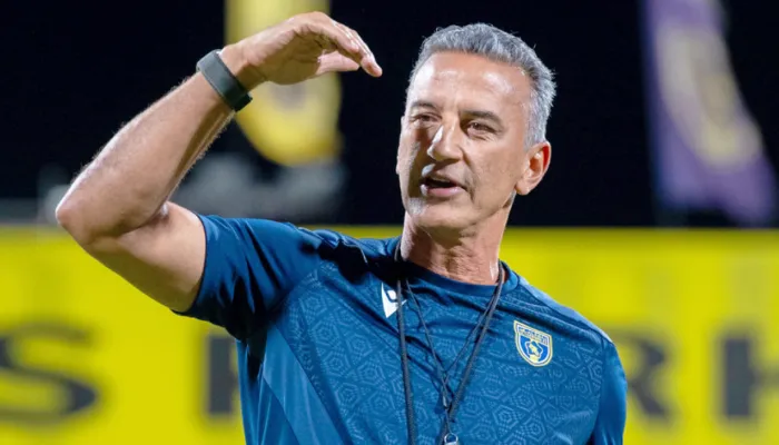 مدرب برازيلي يفتح الباب أمام تدريب الأهلي بعد توروب
