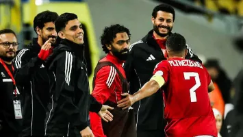 كواليس ما حدث داخل معسكر الأهلي.. حديث خاص من الشناوي