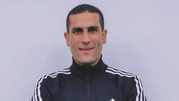 أرقام مبشرة قبل إنبي.. ماذا يفعل الأهلي مع الحكم محمود ناجي؟