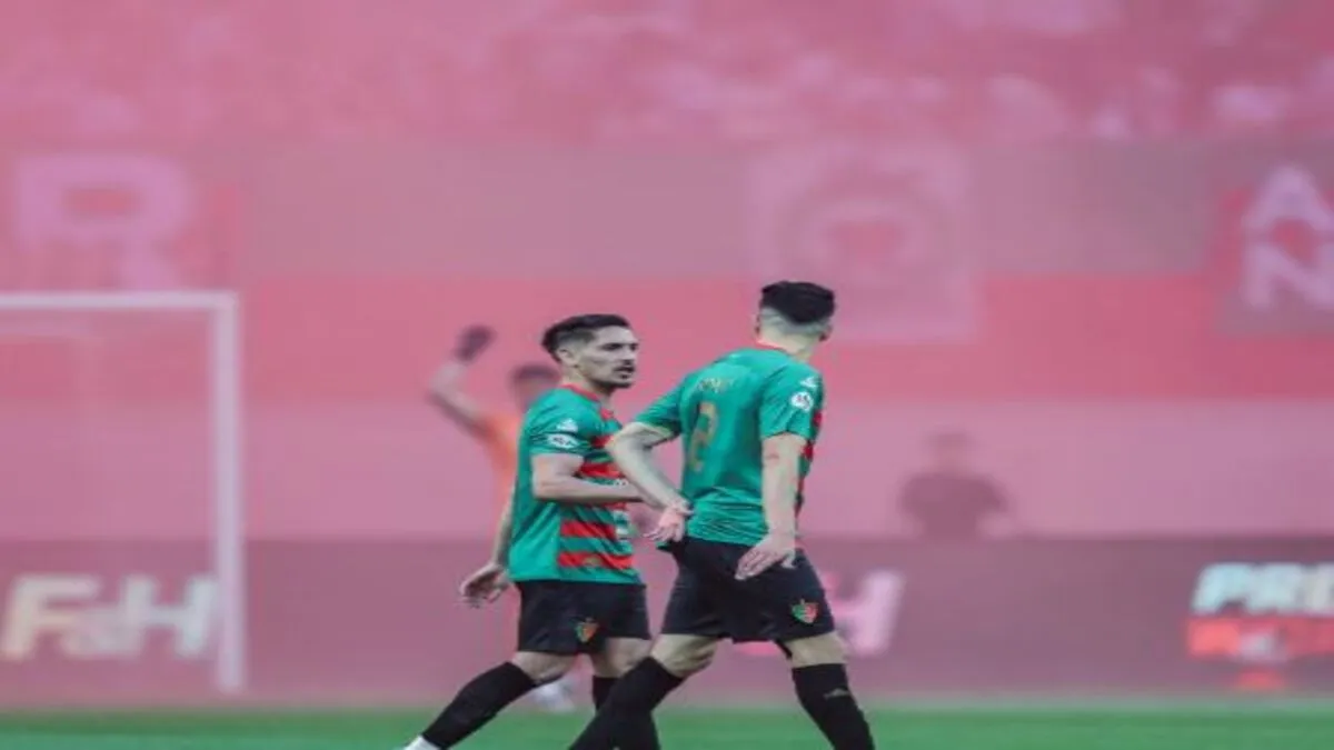 نجم الأهلي السابق يحصد لقب الدوري الجزائري