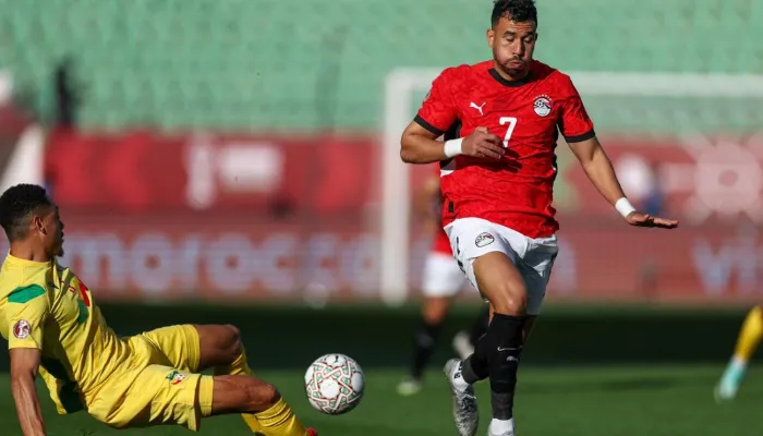جلسة خاصة بين حسام حسن وتريزيجيه بعد مباراة بلجيكا في كأس العالم