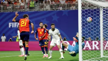 قناة عربية مجانية تنقل مباراة السعودية وإسبانيا في كأس العالم