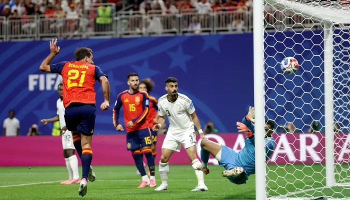 قناة عربية مجانية تنقل مباراة السعودية وإسبانيا في كأس العالم