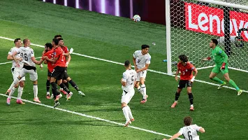 "دهس أعضائي التناسلية".. لاعب نيوزيلندا يوجه اتهاما للاعب الأهلي ومصر