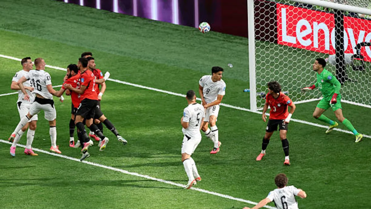 "دهس أعضائي التناسلية".. لاعب نيوزيلندا يوجه اتهاما للاعب الأهلي ومصر