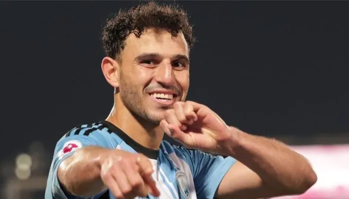 بعد ربطه بالعودة إلى الأهلي.. الوكرة يكشف سبب غياب حمدي فتحي عن معسكر فرنسا