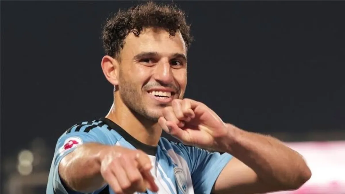 بعد ربطه بالعودة إلى الأهلي.. الوكرة يكشف سبب غياب حمدي فتحي عن معسكر فرنسا