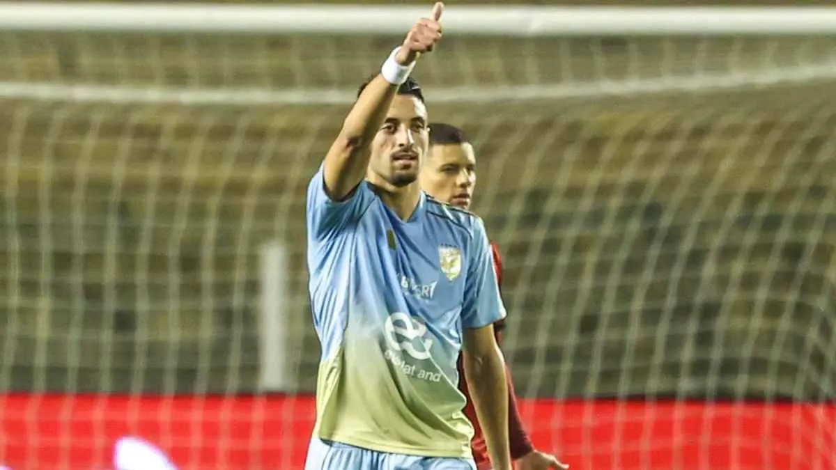 بعد طاهر.. لاعب رابع يقترب من التجديد مع الأهلي