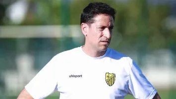 مدرب المغرب الفاسي السابق يتغنى بـ سفيان بنجديدة: مميز أمام المرمى