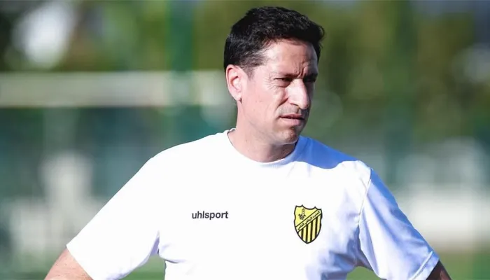 مدرب المغرب الفاسي السابق يتغنى بـ سفيان بنجديدة: مميز أمام المرمى