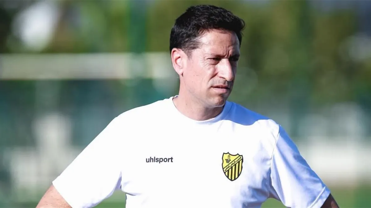 مدرب المغرب الفاسي السابق يتغنى بـ سفيان بنجديدة: مميز أمام المرمى