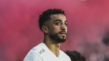 الأهلي يحسم موقفه من ضم محمد عبد المنعم وعمر فايد.. مفاجأة