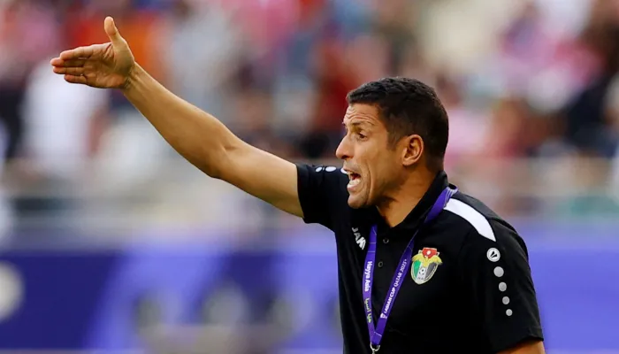 بعد اقترابه من الرحيل.. عموتة يمنح لاعب الأهلي فرصة أخيرة