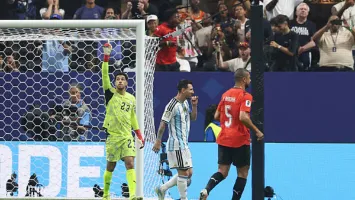 ناد إسباني يستفسر عن ضم شوبير