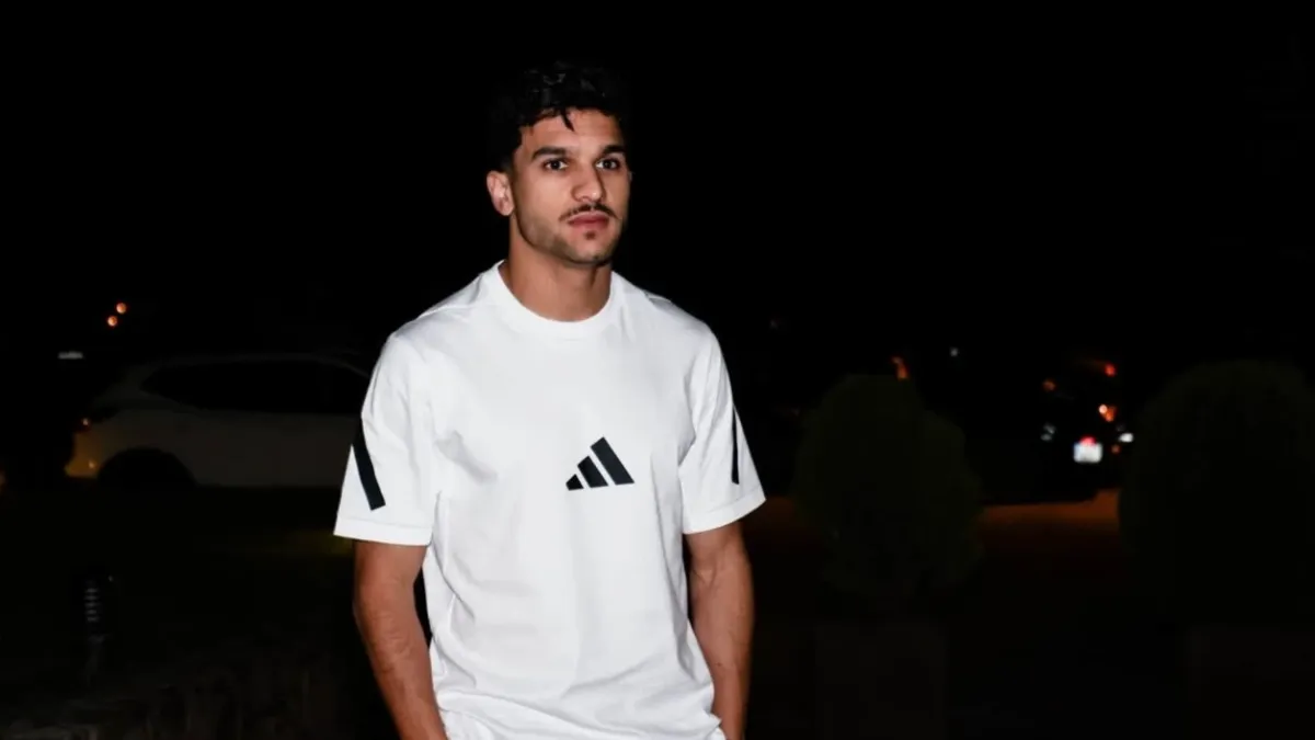 صور.. منصف بقرار يصل إلى معسكر الأهلي في إسبانيا استعدادًا للموسم الجديد