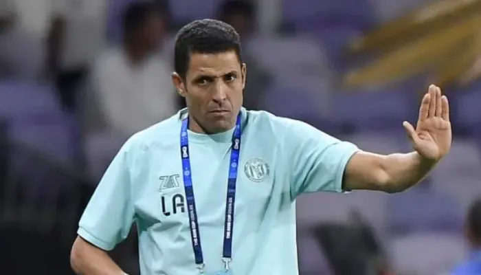 عموتة يرحب باستمرار لاعب الأهلي المغضوب عليه