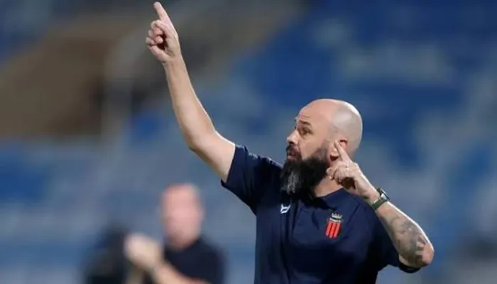 مدرب الرياض: تريزيجيه سيمنحنا الجودة والخبرة.. ولاعب الأهلي لفت انتباهي