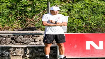 لاعب مفاجأة يبهر عموتة في معسكر الأهلي