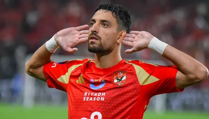 طاهر محمد طاهر يكشف عن أصعب وأسعد لحظاته مع الأهلي.. وهدفه من مباراة برشلونة