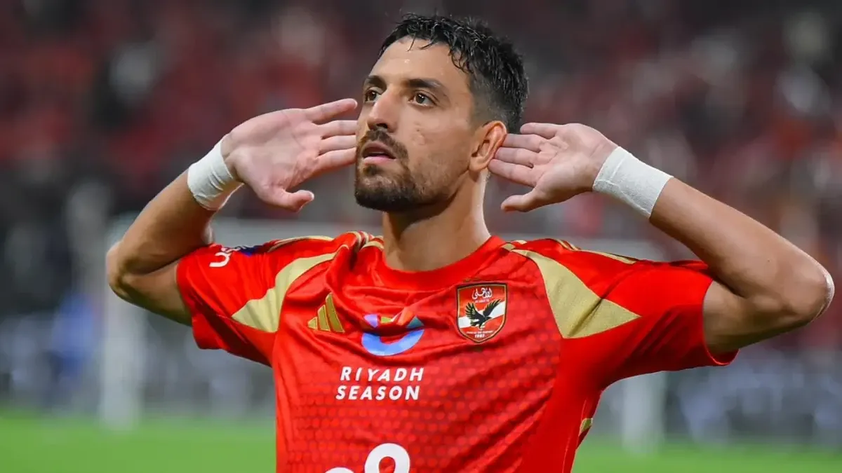 طاهر محمد طاهر يكشف عن أصعب وأسعد لحظاته مع الأهلي.. وهدفه من مباراة برشلونة