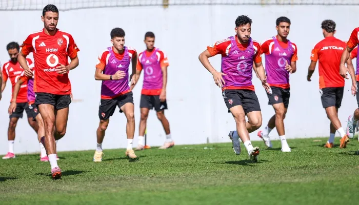 "موندو ديبورتيفو" تتغنى بالأهلي قبل مواجهة برشلونة: بطل تاريخي.. وسيلعب للفوز