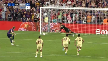 فيديو | محمد الشناوي يتألق ويتصدى لركلة جزاء في مباراة الأهلي وبرشلونة بكأس خوان جامبر