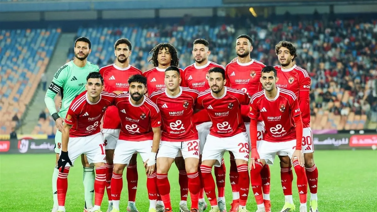 صداع الجبهة اليمنى.. 4 لاعبين ومقعدان في قائمة الأهلي