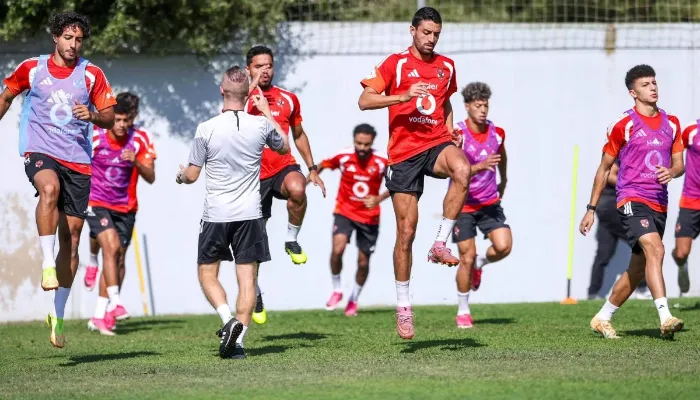 رباعي الأهلي ينتظم في التدريبات بعد معسكر إسبانيا
