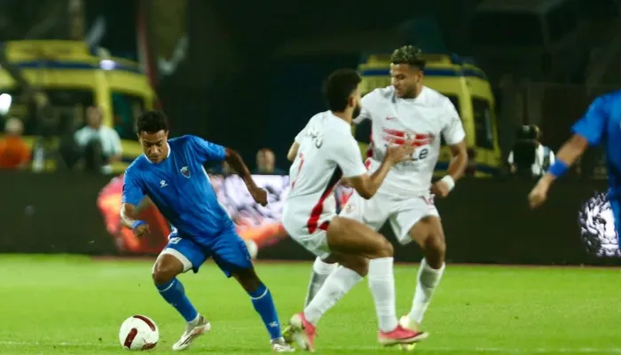 صورة | الأخطاء مستمرة.. لقطة جدلية تساهم في فوز الزمالك على منتخب السويس بتروجيت
