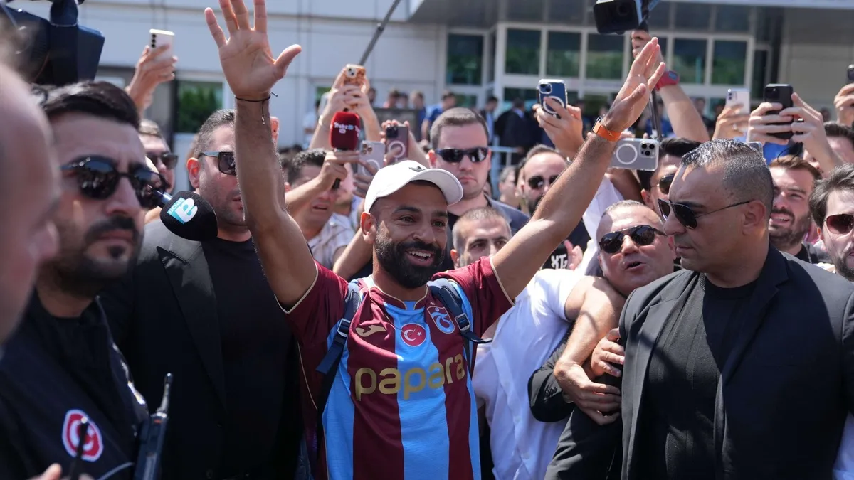 "سيصنع تاريخًا جديدًا".. لاعب الأهلي السابق يكشف رأيه في انتقال محمد صلاح إلى طرابزون التركي