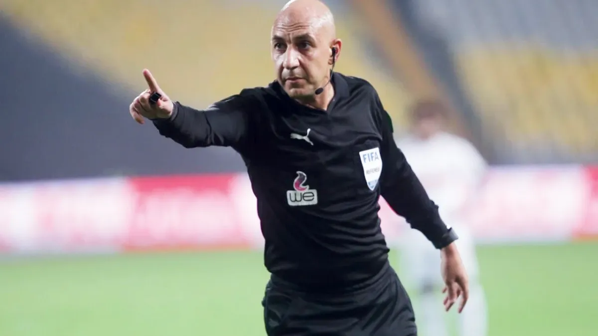 محمد عادل يكشف كواليس صادمة بين عصام عبد الفتاح ومحمود وفا بعد مباراة الأهلي وسيراميكا