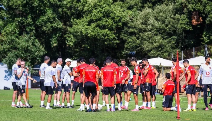 بالصور.. مفاجأتان في تدريبات الأهلي بإسبانيا