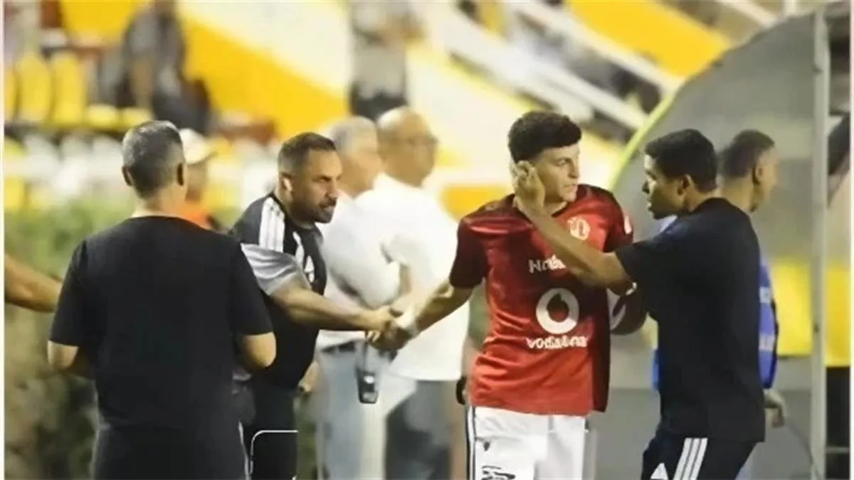قرار مفاجئ داخل الأهلي بعد واقعة علي محمود وعموتة في مباراة المقاولون