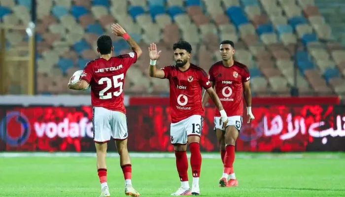 عموتة قد يدفع بلاعب مفاجأة في دفاع الأهلي أمام أبو قير للأسمدة