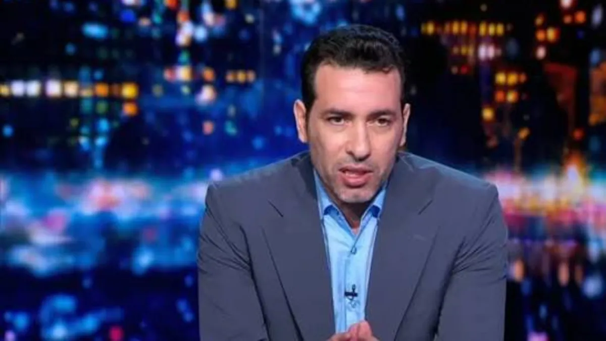 فيديو | تصرف مفاجئ من أبو تريكة تجاه مذيع "بي إن سبورتس"