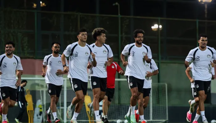 موقف إمام عاشور من المشاركة في مباراة مصر وأنجولا.. وبديل مروان عطية الموقوف؟