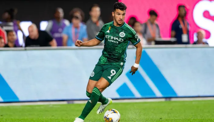 منصف بقرار يشارك في تعادل الجزائر مع بوروندي في تصفيات أمم إفريقيا