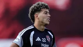 تأجيل قرار مشاركة إمام عاشور في مباريات الأهلي الرسمية.. وموقف اللاعب