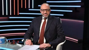 قناة الأهلي تلقن حسام المندوه درسًا قاسيًا: بص في ورقتك.. واتكلم عن الزمالك فقط