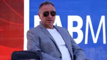 أول رد من الأهلي على اتهامات حسام المندوه بشأن عقود اللاعبين
