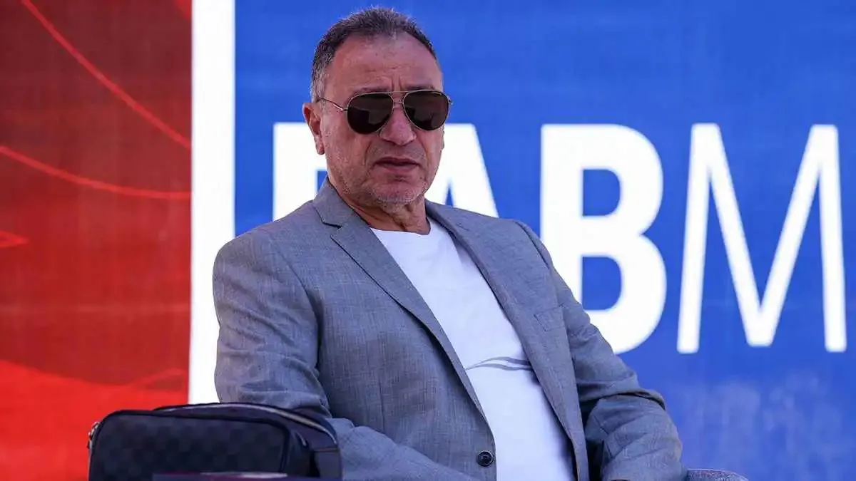 أول رد من الأهلي على اتهامات حسام المندوه بشأن عقود اللاعبين