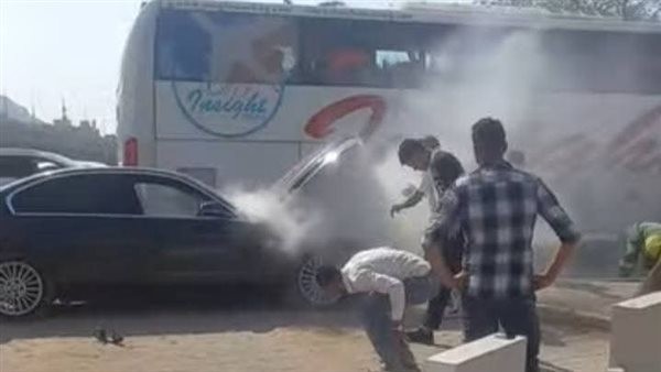 محاولة إطفاء حريق سيارة أحمد شوبير